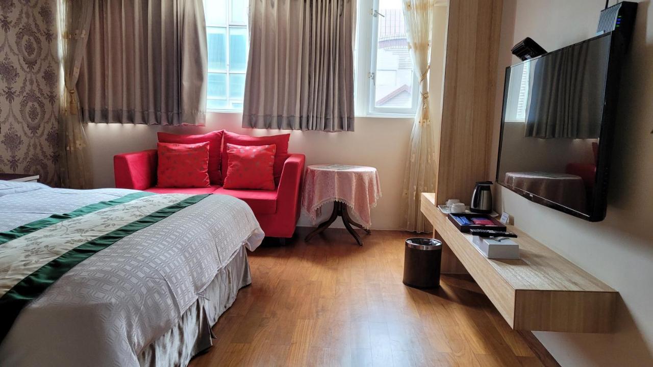 Left Bank 121 Hotel Tainan Buitenkant foto
