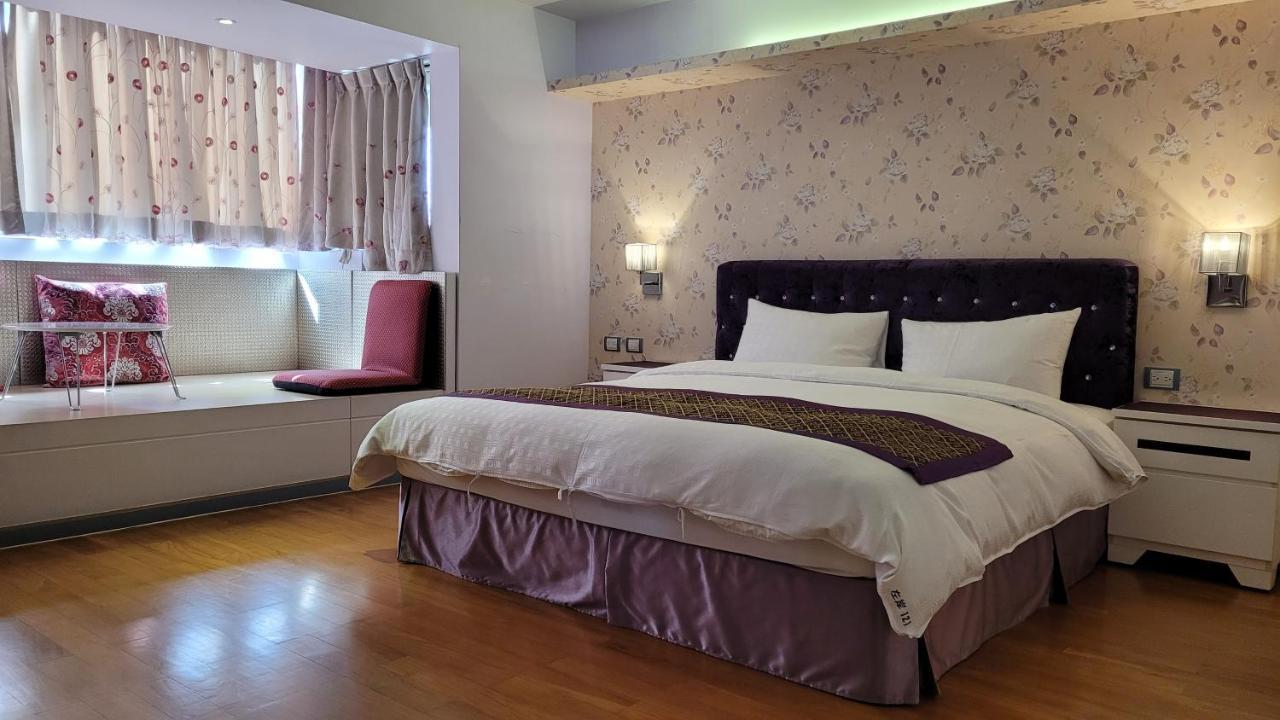 Left Bank 121 Hotel Tainan Buitenkant foto