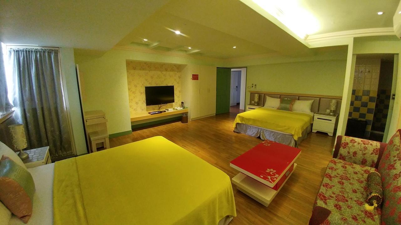 Left Bank 121 Hotel Tainan Buitenkant foto