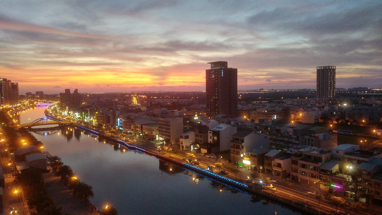 Left Bank 121 Hotel Tainan Buitenkant foto