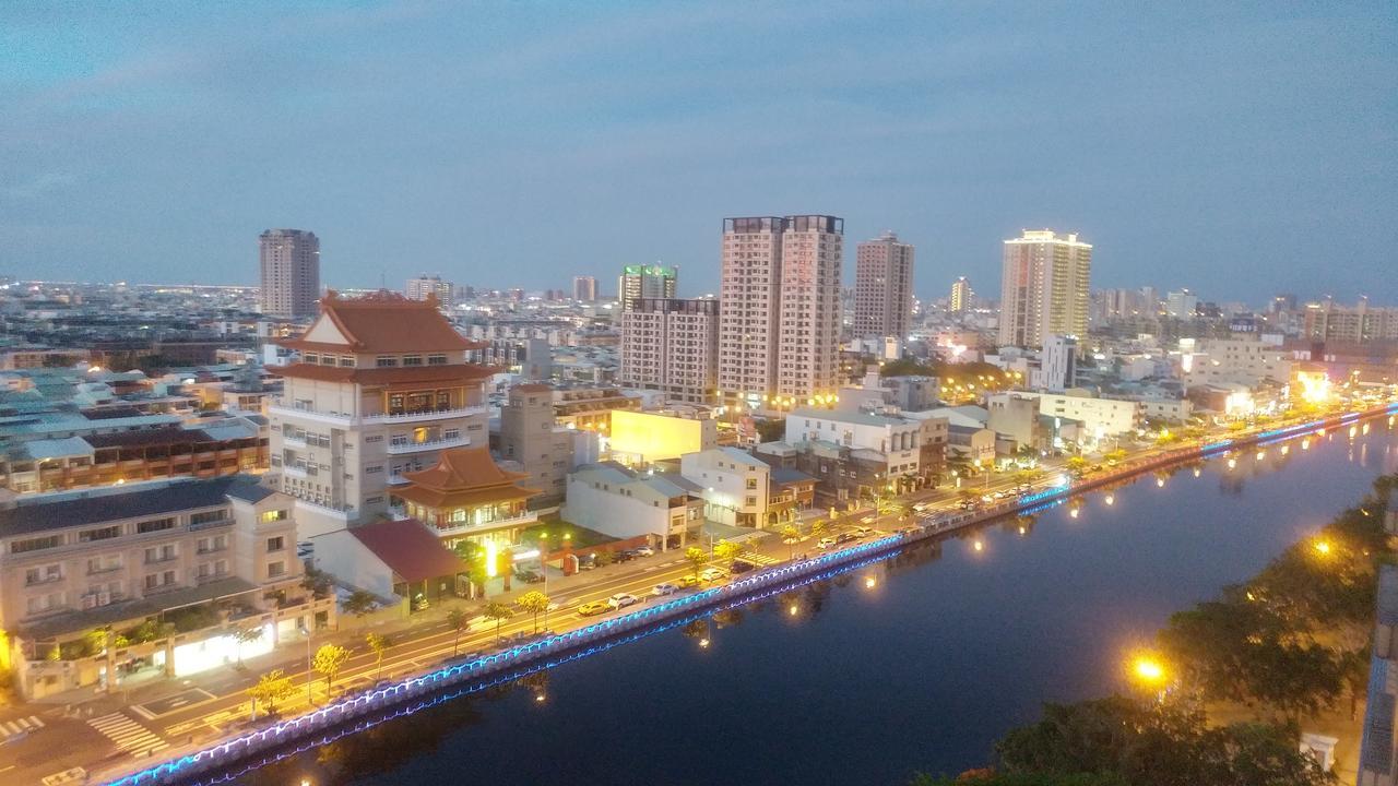 Left Bank 121 Hotel Tainan Buitenkant foto
